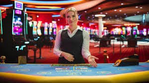 Meja VIP Roulette rajawin77 dengan dealer profesional dan suasana live studio